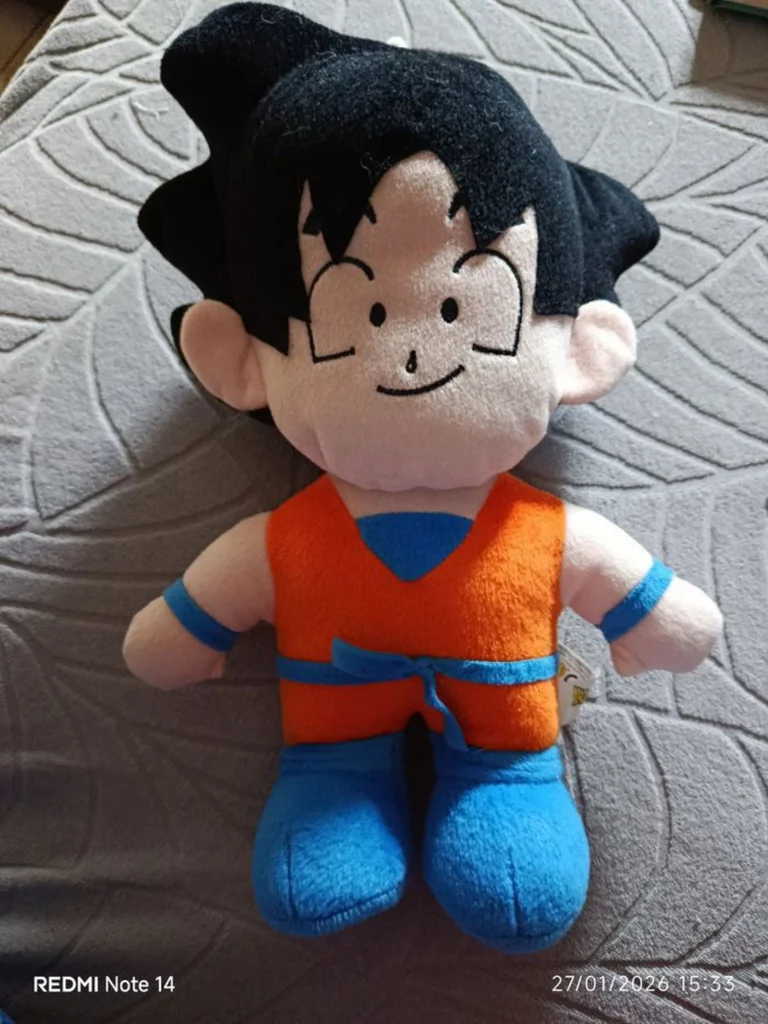A saisir, était en deco , magnifique peluche " dragon ball Z" !